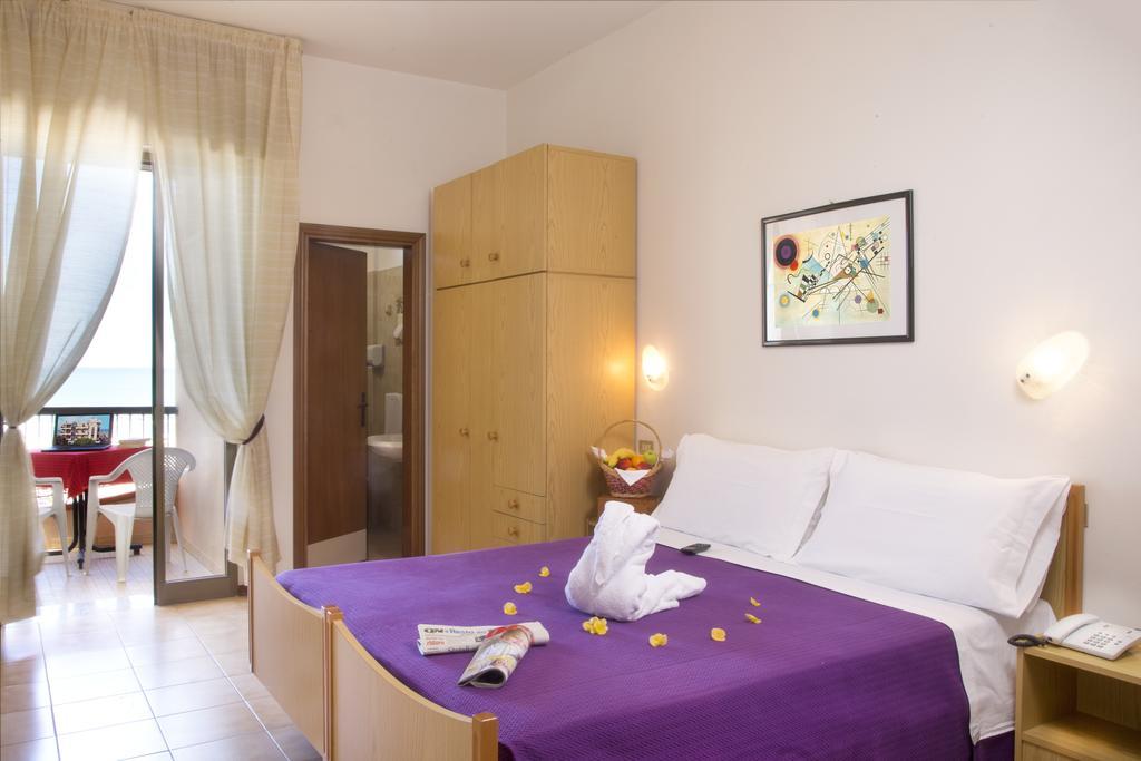 Hotel Usa Ріміні Номер фото