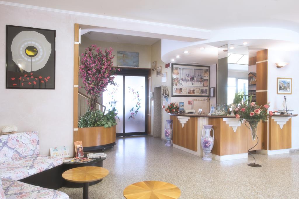 Hotel Usa Ріміні Екстер'єр фото